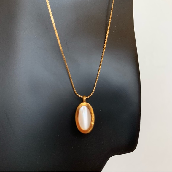 Vintage 12K GF Oval Mother of Pearl Necklace, NWOT, 17 Inches Long - Picture 9 of 12